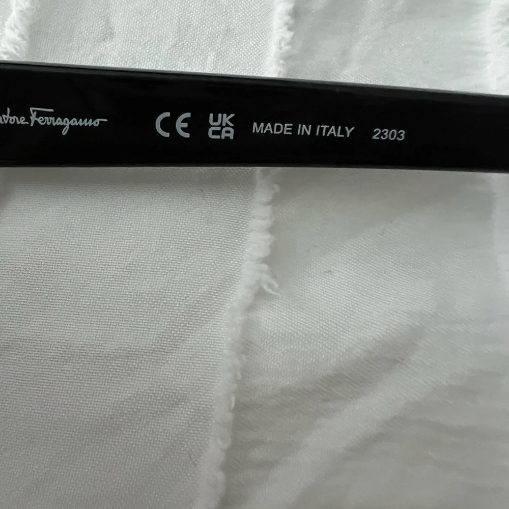 BRAND NEW! Ferragamo Sunglasses made in Italy - Picture 5 of 8